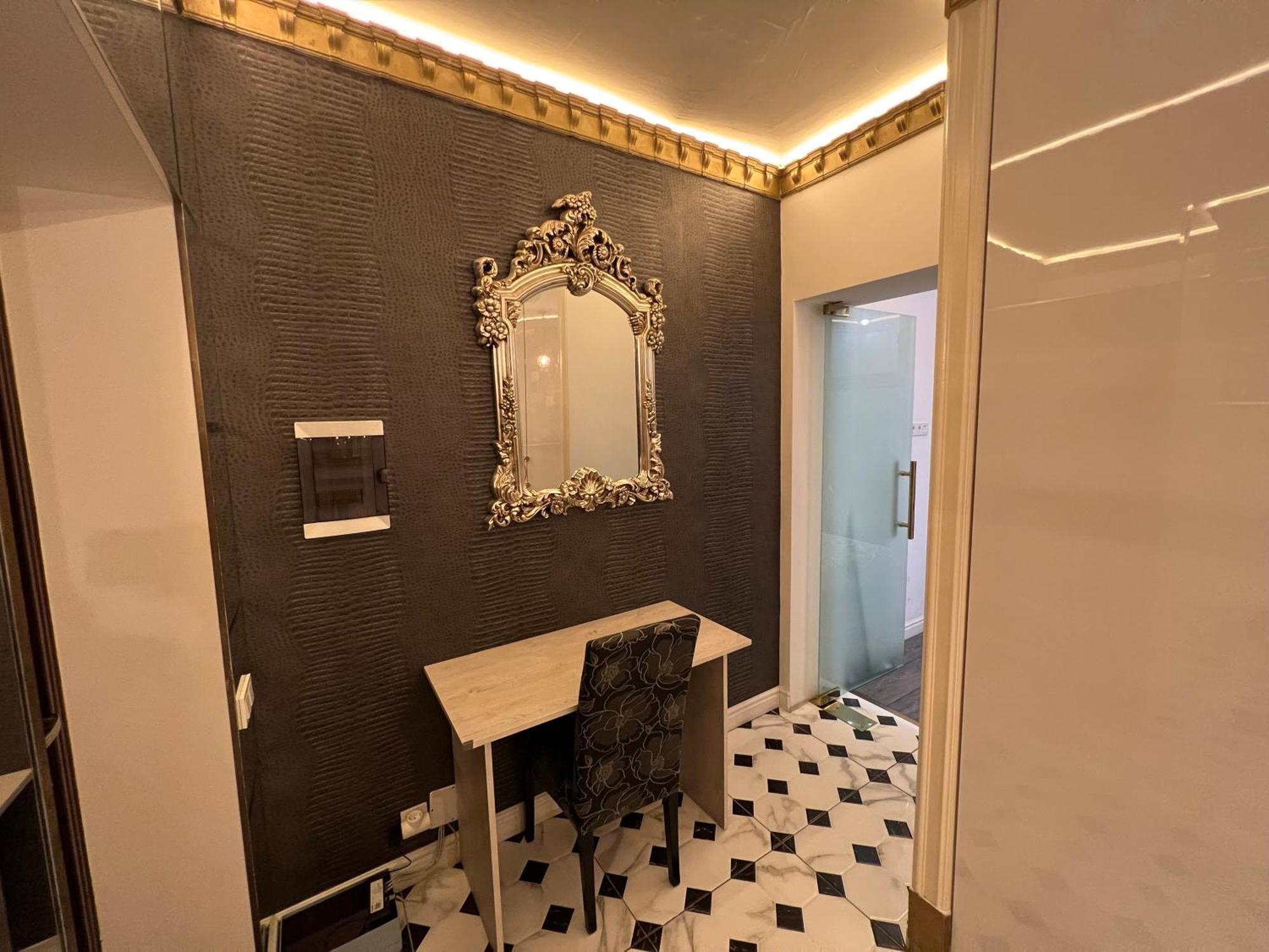2 Bedrooms Heart Of City Center Chişinau Exteriör bild