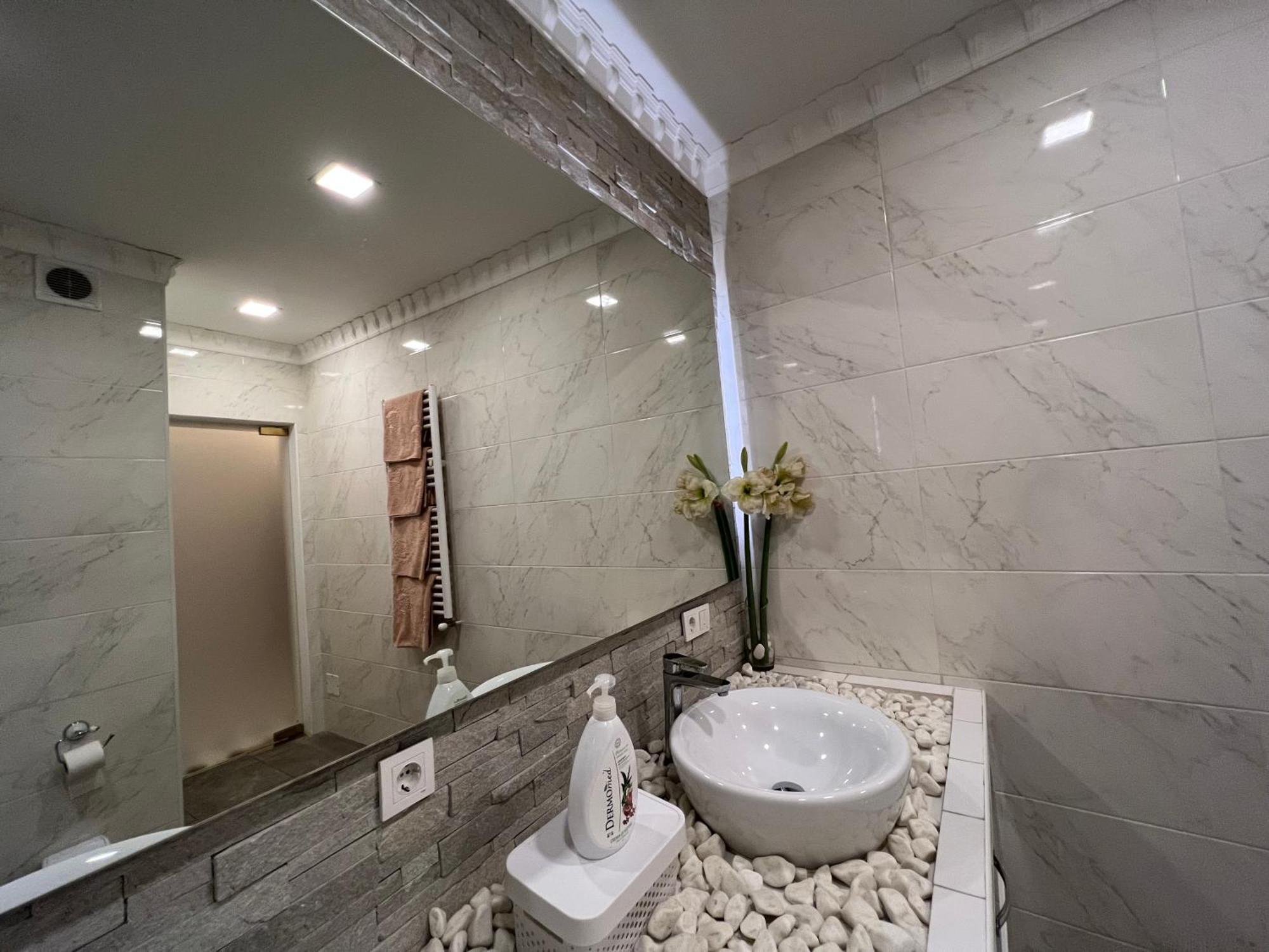 2 Bedrooms Heart Of City Center Chişinau Exteriör bild