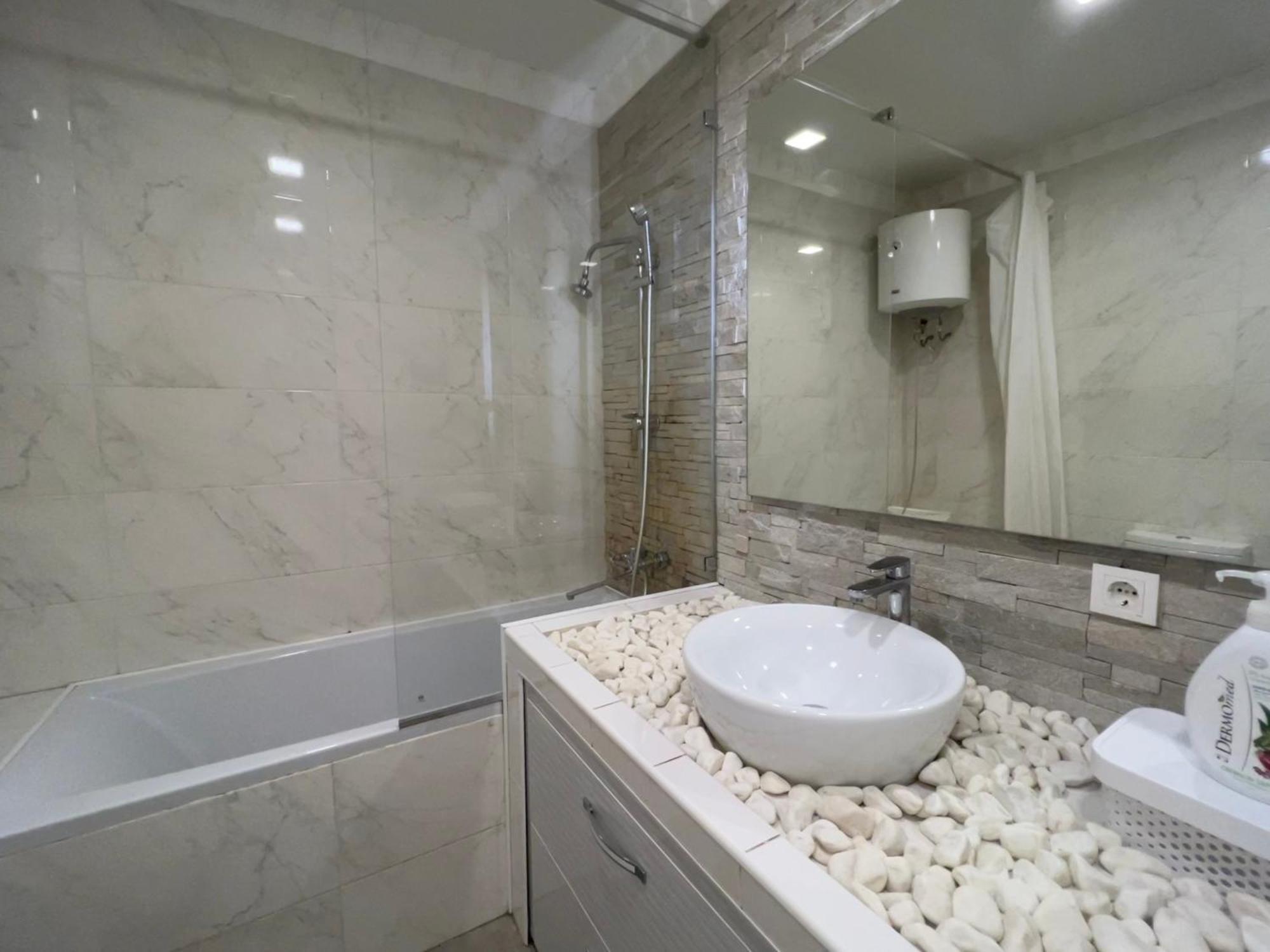 2 Bedrooms Heart Of City Center Chişinau Exteriör bild