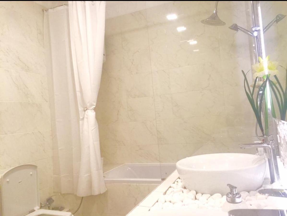 2 Bedrooms Heart Of City Center Chişinau Exteriör bild